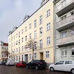 Sweet Central Tiny Apartment For 4 People
