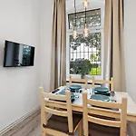 Sweet Central Tiny Apartment For 4 People