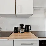 Sweet Central Tiny Apartment For 4 People