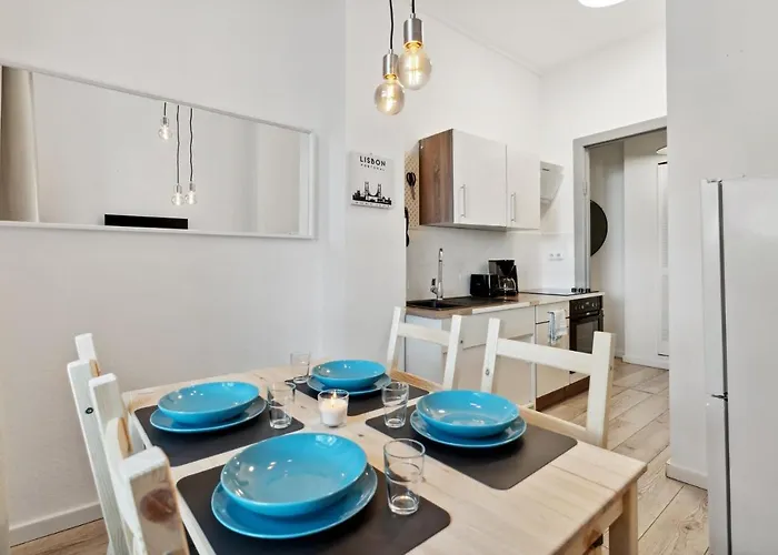 Sweet Central Tiny Apartment For 4 People